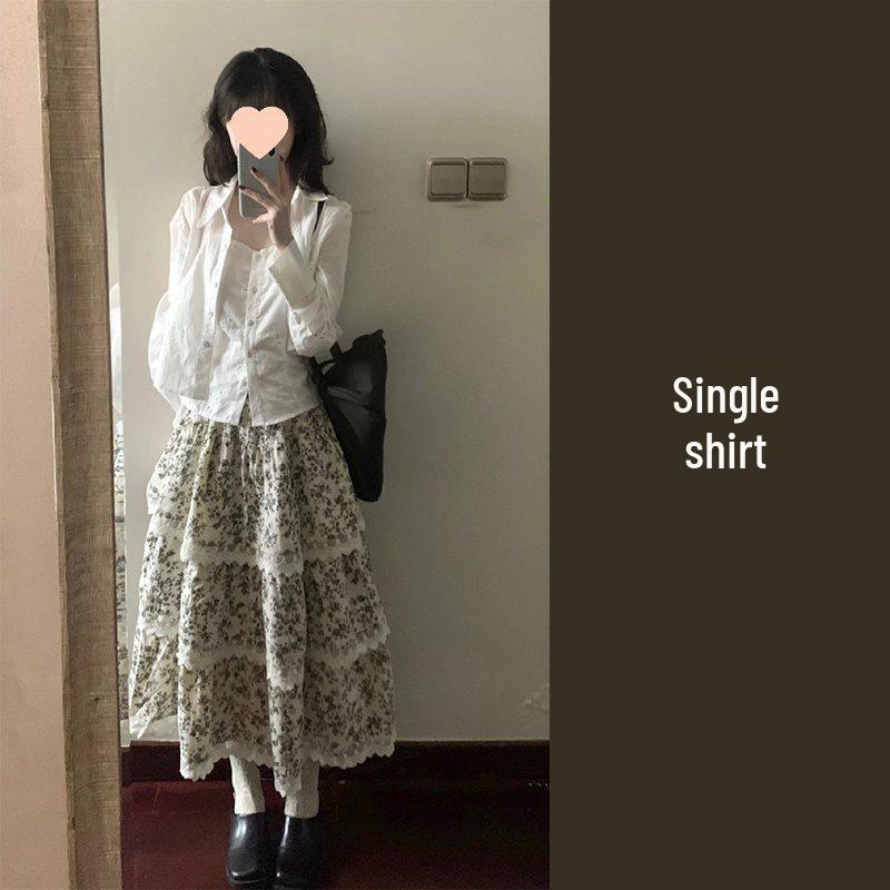 Vintage zweiteiliges Set mit floraler Stickerei: Französisches Lochmusterhemd & Midirock