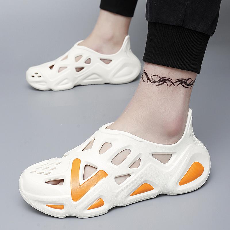 Fashion Men Trend New Summer Slippers Soft Bottom Cloud Slides Light Beach Shoes Male Suitable Indoor and Outdoor