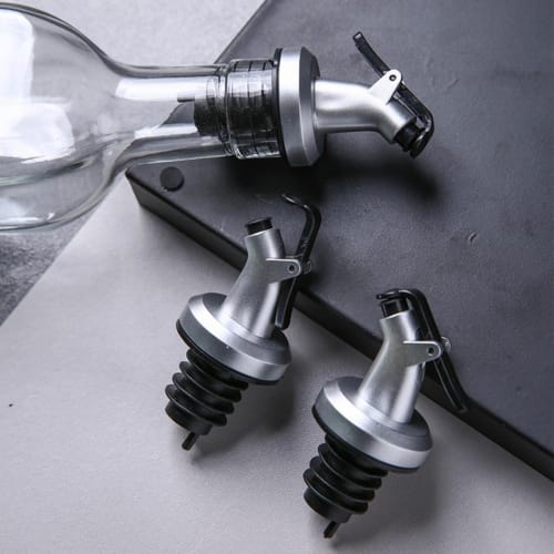 Generic Olive Oil Pourer, Press-Type Oil Guide Bottle Cap, Condiment Bottle Opener, Soy Sauce Bottle Head, Hygienic Bottle Pourer for Olive Oil with L