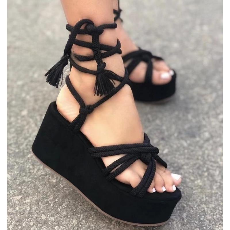 Dámské letní semišové sandály na klínku se silnou podrážkou pro rok 2022