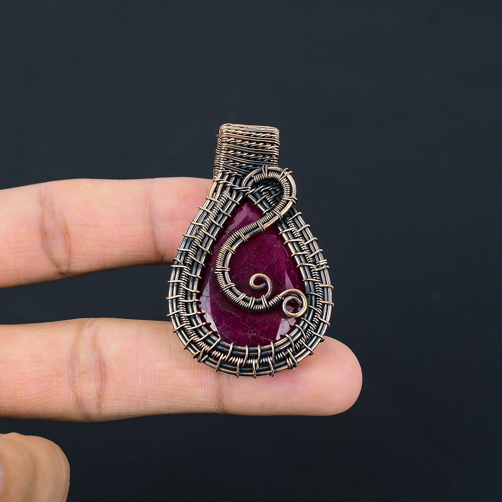 

Рубиновый кулон Ювелирные изделия из драгоценных камней, Кулон ручной работы, обернутый медной проволокой 999 пробы, Ювелирные изделия новейшего дизайна 2.55 Inches