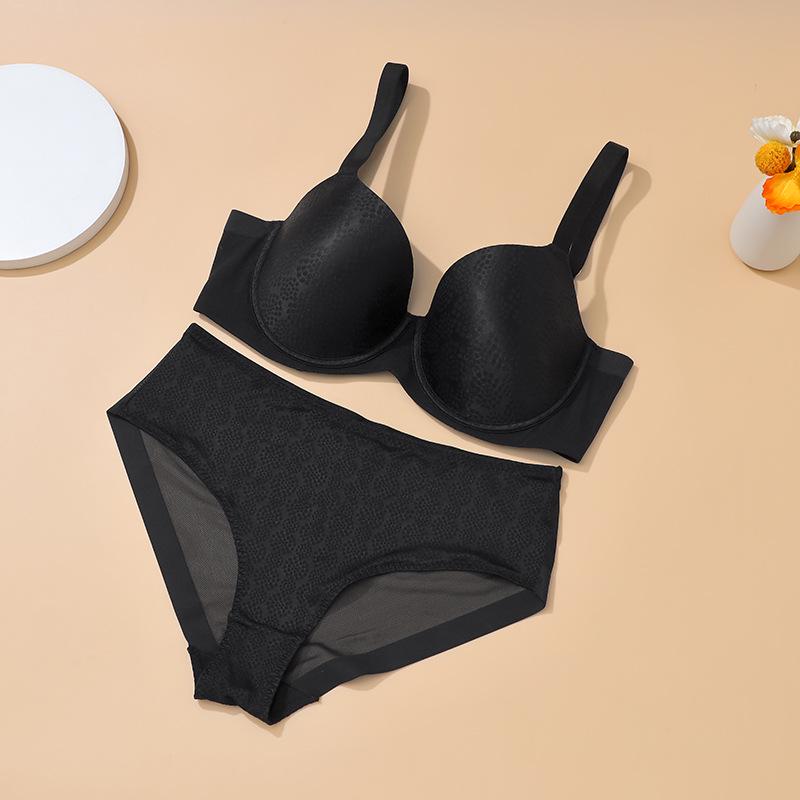 Plus Size Full Cup Bra Set: Minimizing, Anti-Sagging, Breathable, and Supportive for Larger Busts