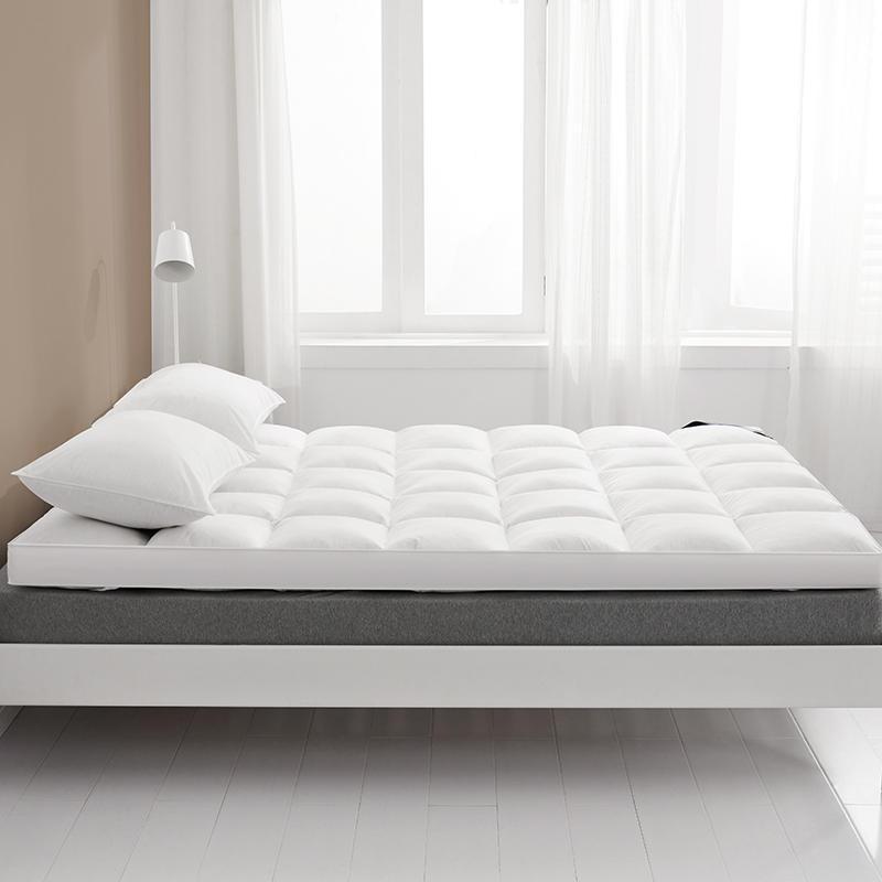 Hotel Star Soft Feather Velvet Mattress Topper - Thick Quilted Tatami Mat for Double Bed & Student Use.