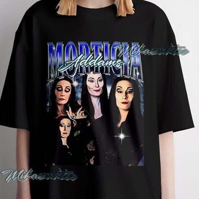 T-shirt Graphique Morticia Addams Style Vintage, Design Décoloré
