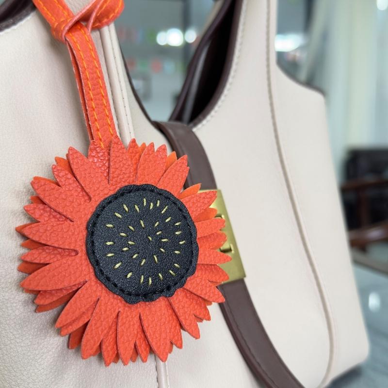 Stylish PU Leather Sunflower Key Holder Versatile Bag Charm Decoration Unisex Keychain Fashion Accessory