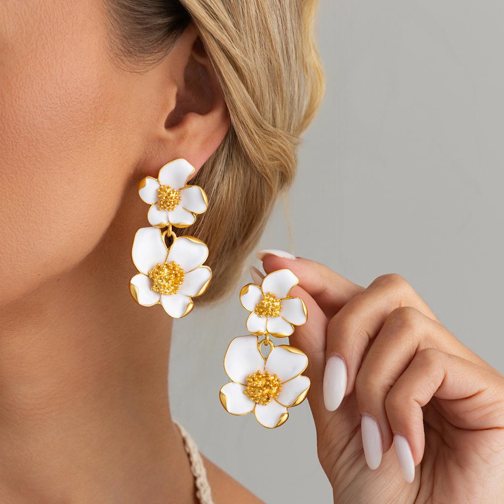 Exquisite White Enamel Petal Dangle Earrings for Women Vintage Double-Layer Metal Flower Earrings Classic Fashion Jewelry Gifts