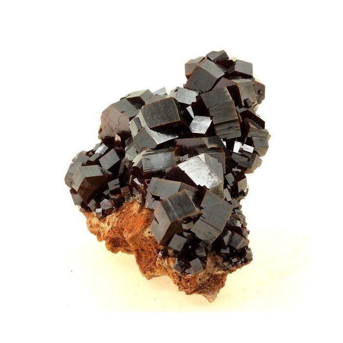 Pierres et Minéraux. Vanadinite. 1078.0 ct. Mibladen Mining District, Midelt, Maroc.