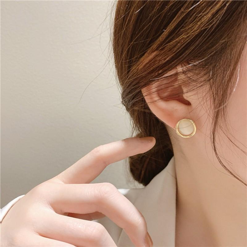 

2023 Trendy Women s Cat s Eye Stud Earrings, High-End Style, Sterling Silver, Hot Seller