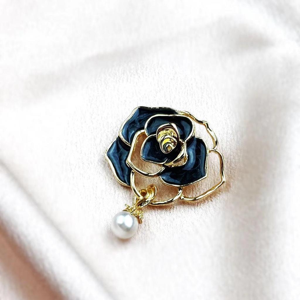 Camellia Brooch: High-End Fashion Alloy Jewelry & Clothing Accessory