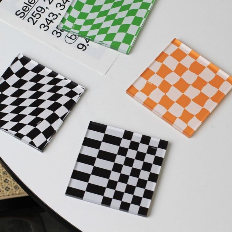Square Acrylic Coasters Creative Twisted Checkerboard Grid Anti-scald Waterproof Mat Home Kitchen Heat Insulation Non-slip Mats