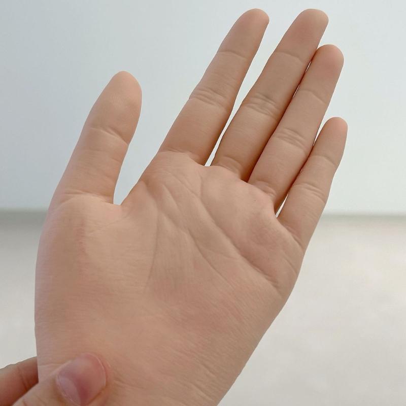 Reusable Artificial Practice Hand For Nail Art Featuring Realistic Skin Texture And Stable Base