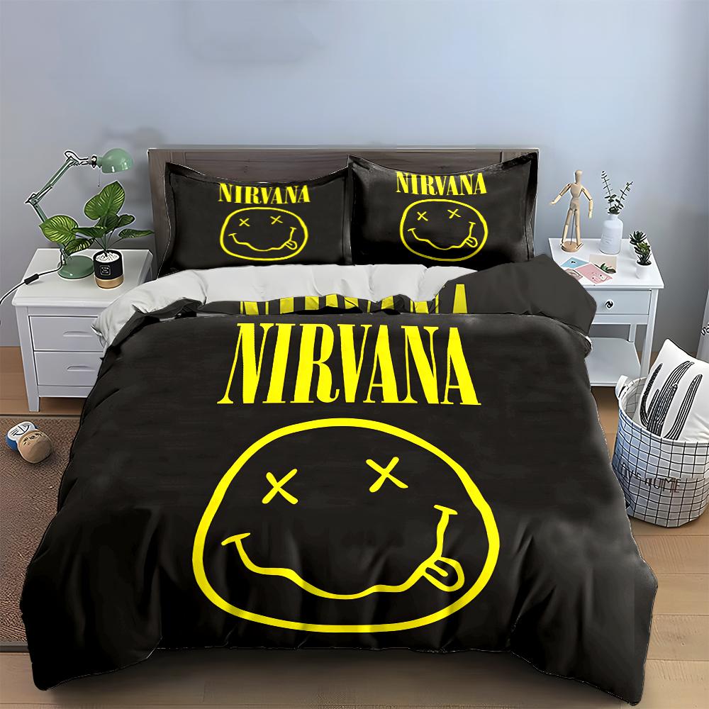 Set Biancheria da Letto Logo Nirvana Nero e Giallo Set Biancheria da Letto (1 copripiumino, 2 federe, piumino non incluso)