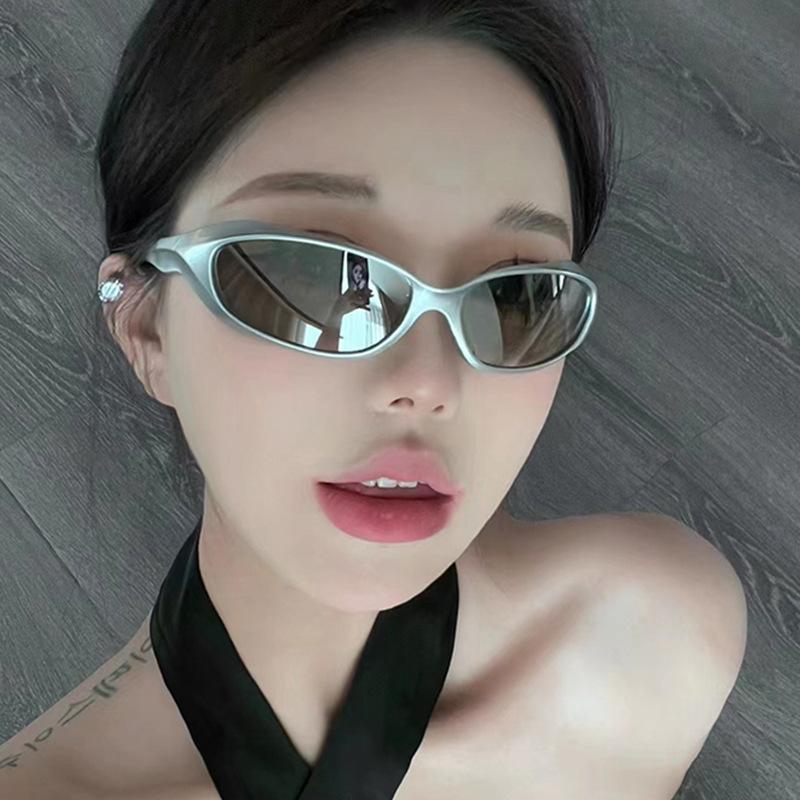 Punk Style Women's Sun Glasses Y2K Stylish Anti-reflective Designer Sunglasses Woman Stage Performance Men Sunglass
