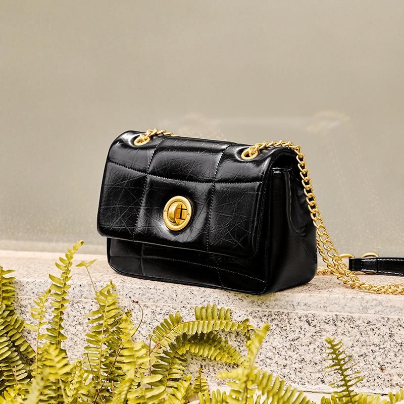 

Autumn Winter 2025 New Fashion Small Square Bag Versatile Genuine Leather Women s Bag High-Quality Texture Chain Bag Trendy Commuter Crossbody Bag Long20CM，Wide8CM、High