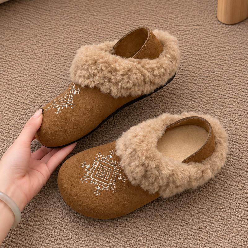 Two wears embroidered warm fluffy shoes Boken shoes for women's winter new outer wear piled thickened cotton slippers