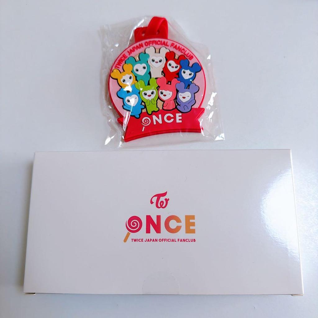 [USED] TWICE fan club renewal bonus: light stick decoration holder (shipped without box)