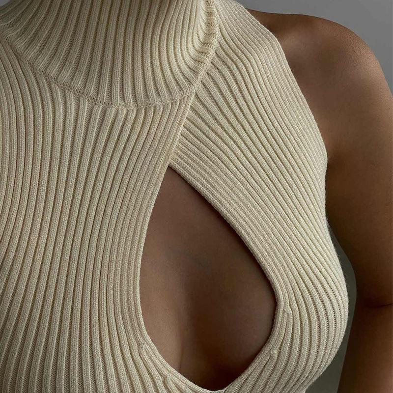 A New High-neck Sleeveless Hollowed-out Threaded Short Vest for Women In Autumn