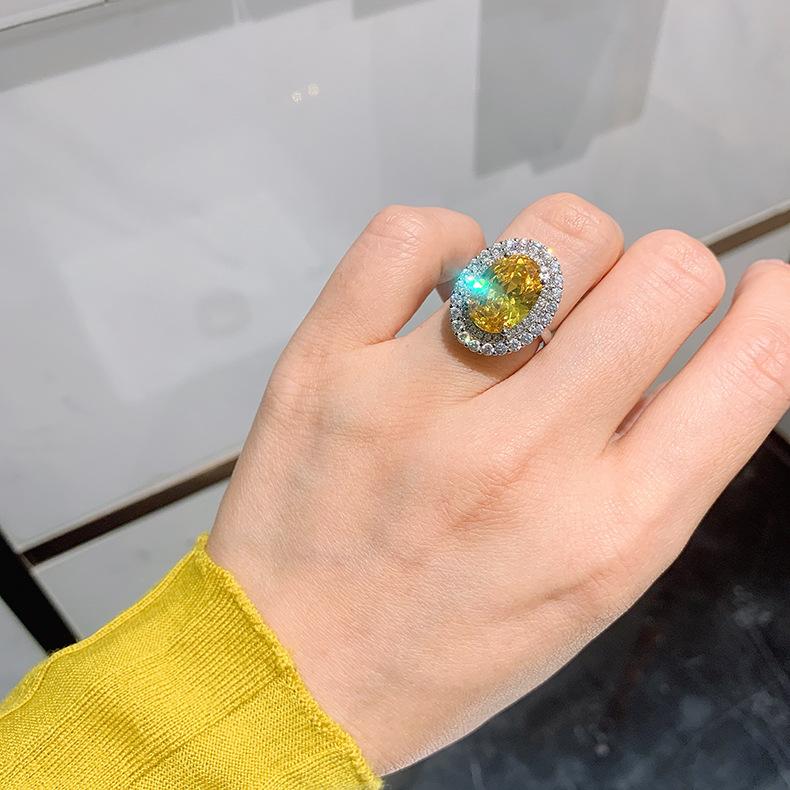 Retro Inlaid Zircon Ring 10 * 14 Simulated Pigeon Blood Red Corundum Oval Colored Gemstone Jewelry