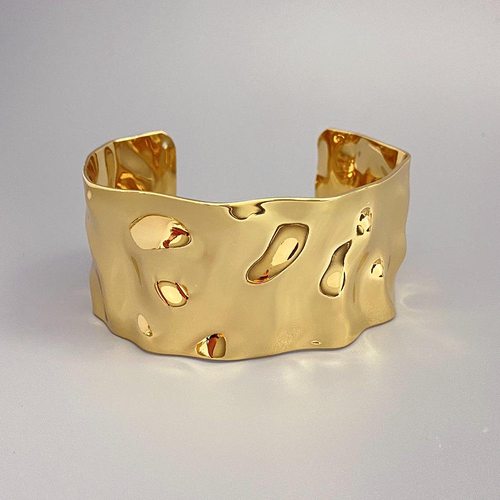 Elegant Light Luxury Irregular Open Cuff Bracelet for Women, Personalized Design, Wide-Brimmed Brass Wristband with High-End Feel.