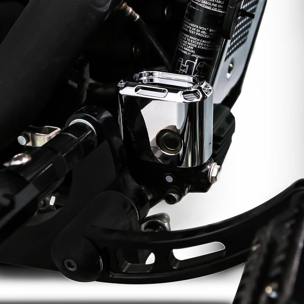 Copertura Pompa Freno Posteriore in Alluminio per Moto Harley 2018-2025 Softail Street Bob Breakout Low Rider Fat Boy (Cromo)