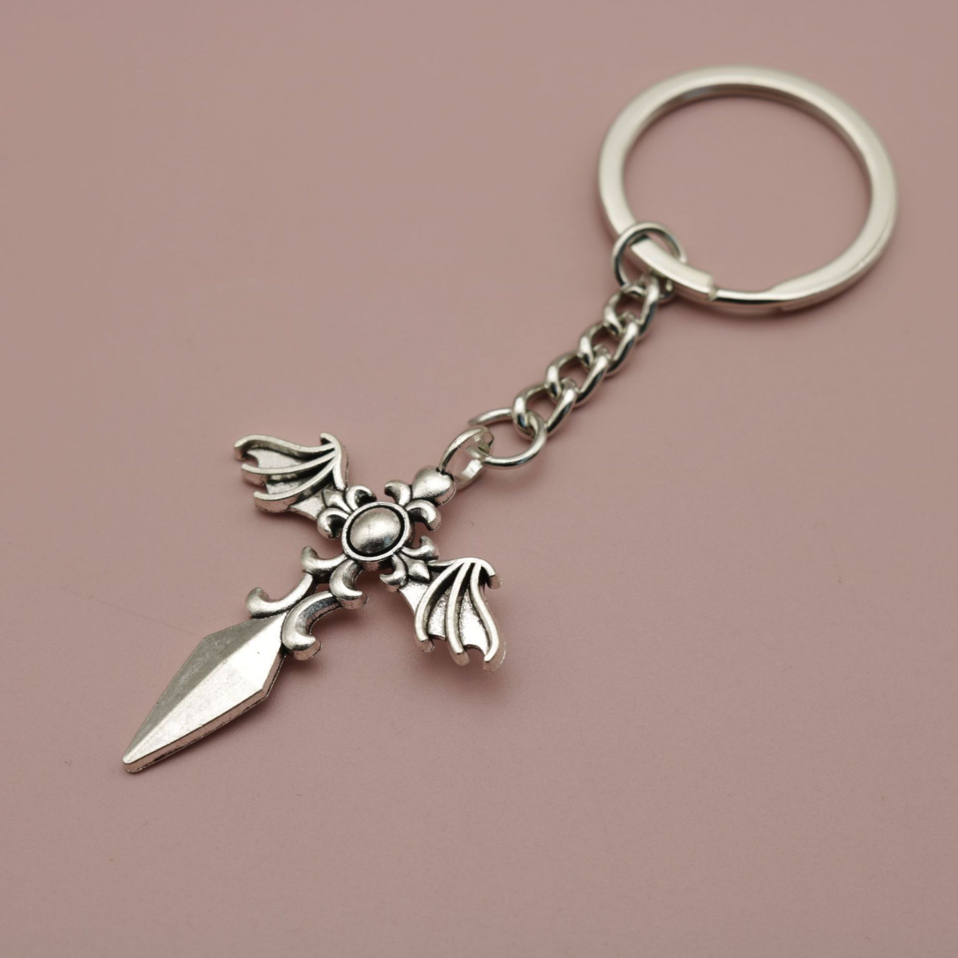 

Хит продаж, ювелирные изделия, минималистский кулон-брелок с мечом дьявола one size