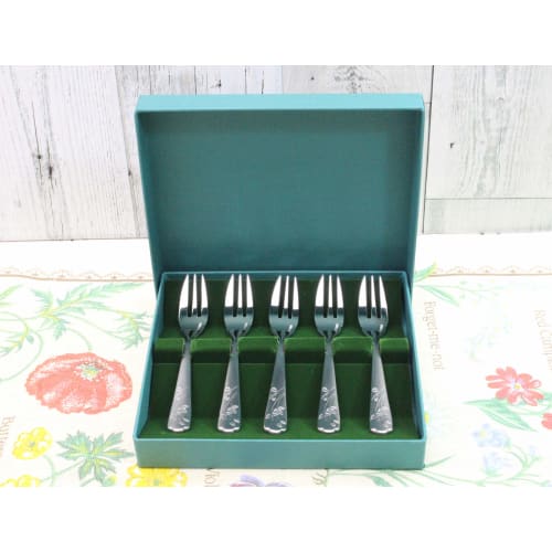 Castle Enterprise MINTON VICTORIA STRAWBERRY Cake Forks, Set of 5 (with Fabric Case), Made In Japan, Gift Packaging