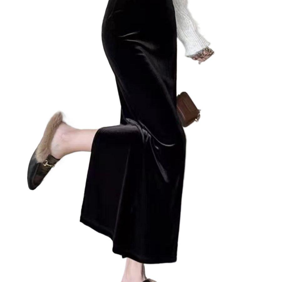 Black Gold Velvet High-Waist Midi Skirt with Slit - Retro Slimming Pencil Style for Autumn/Winter 2025