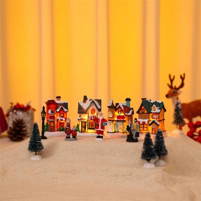 10 Adet/Set Noel Köyü - LED Işıklı Noel Köyü Evleri Figürinlerle Noel Köyü Koleksiyonu İç Mekan Oda Dekoru