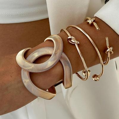 Βραχιόλι με γεωμετρικό κοίλο μεταλλικό ανοιχτό κόμπο - Μοντέρνο γυναικείο στυλ για καθημερινές μετακινήσεις