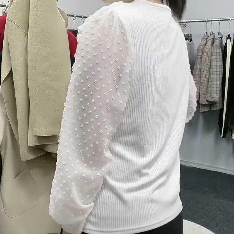 Versatil și elegant: Top ușor cu mânecă lungă, cu guler din dantelă