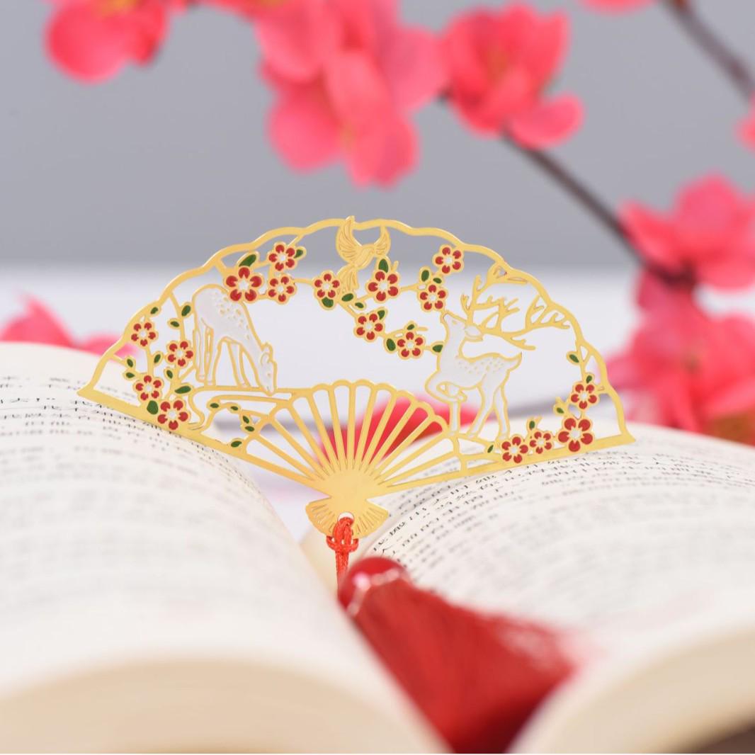 Brass Hollow Carved Foldable Fan Bookmark: Chinese Style Cultural Creative Gift