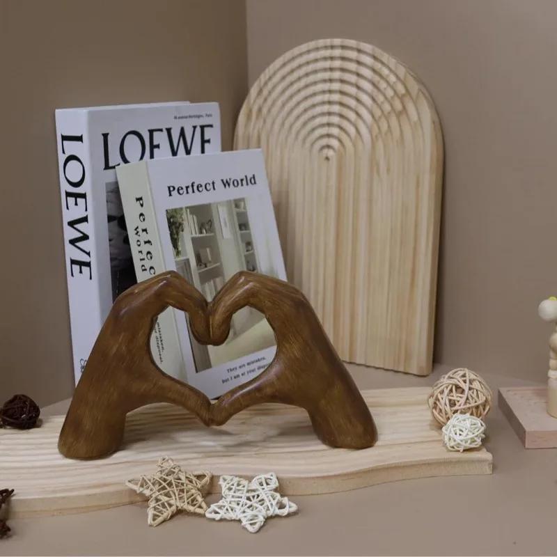 Love Heart Hand Sculpture Heart Shaped Hand Decor Heart-shaped Gesture Resin Sculpture Statue Home Office Decoration Love Heart