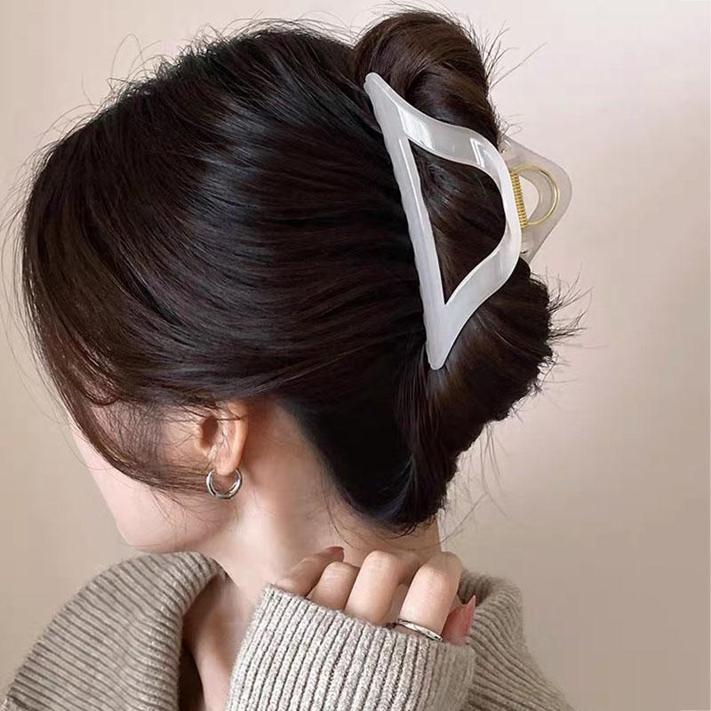 Pince à cheveux géométrique creuse couleur unie coréenne pour femmes Pince à cheveux simple Épingles à cheveux Grande pince crabe Accessoires pour cheveux Coiffure