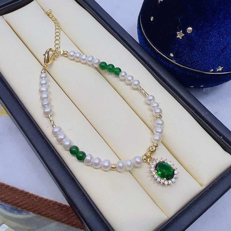 Mother's Day: Simple & Stylish White Pearl Necklace & Bracelet Set