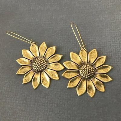 Vintage-Sonnenblumen-Ohrringe im Ethno-Stil. Neue europäische und amerikanische Sonnenblumen-Ohrringe
