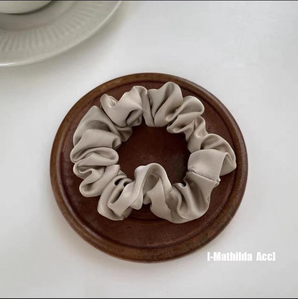 Forest Style Hair Accessories: French Chic Pig Intestine Elastic Hair Rope & Floral Headband for Women