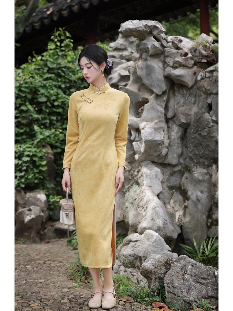 Autumn Pink Qipao: Modern Chinese Young Style, Long Sleeve Mid-Length Dress