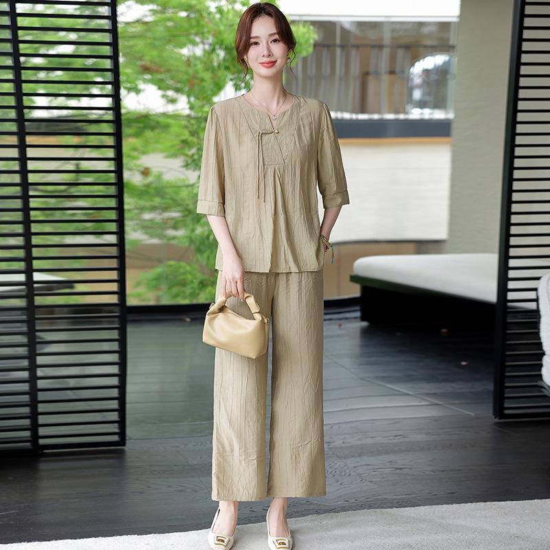 

2026 Stylish Chiffon Short-Sleeve T-Shirt Set for Mom: Fashionable Summer Wear for Middle-Aged and Elderly Women 4XL (145-160 lbs)