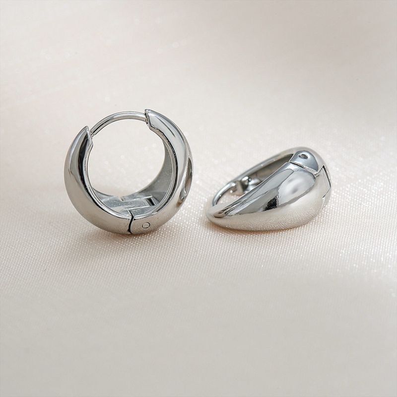 European and American Fashion Retro Titanium Steel Metal Earrings, Simple and Versatile Stainless Steel Earrings for Women, Color-Preserving