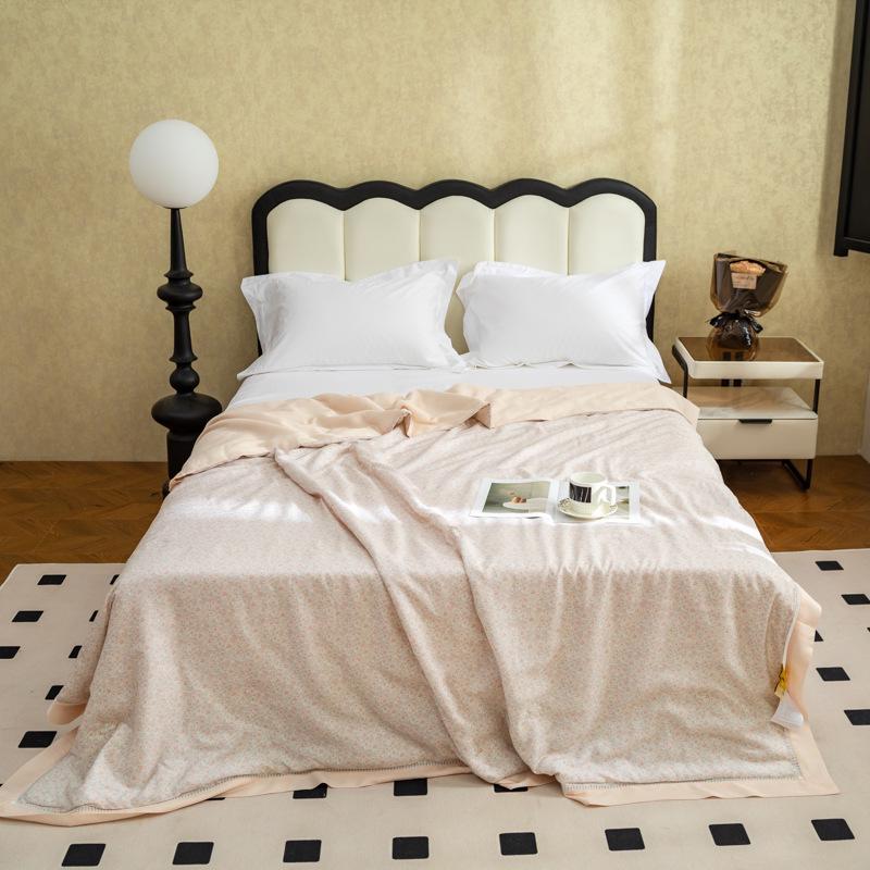 

60s Tencel Lightweight Jacquard Summer Quilt - Skin-Friendly, Machine Washable, Printed Hollow-Out Design for Single & Double Beds 200x230 cm розовый
