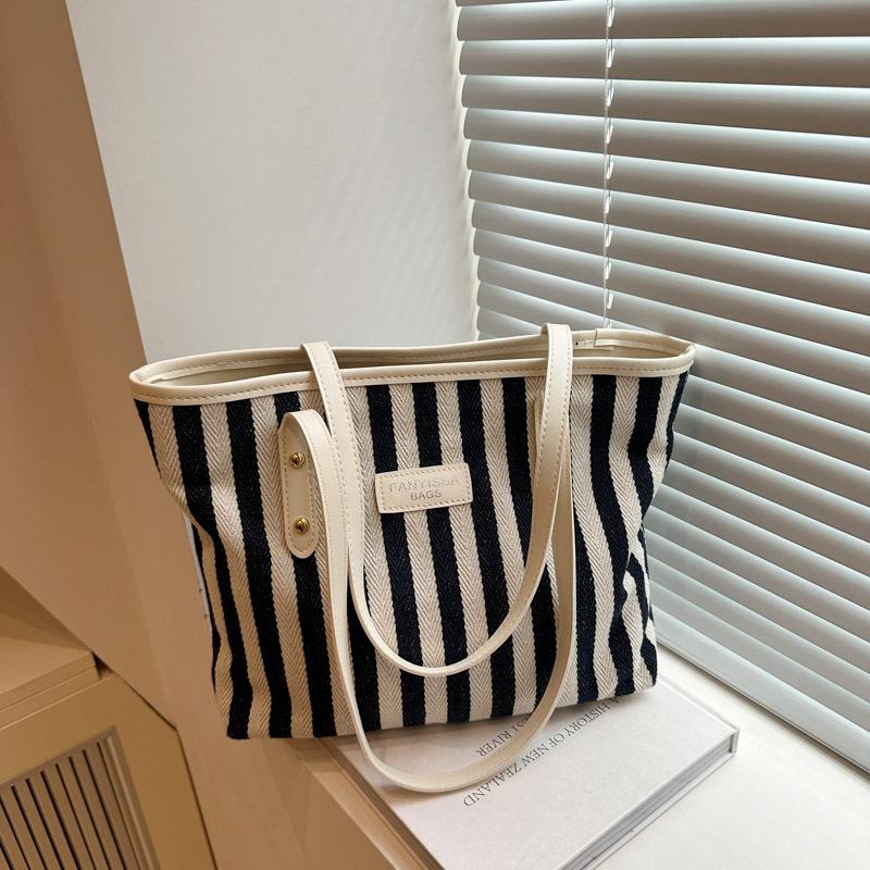 Large-capacity simple striped shoulder bag fashionable contrasting color handbag new casual and beautiful underarm bag