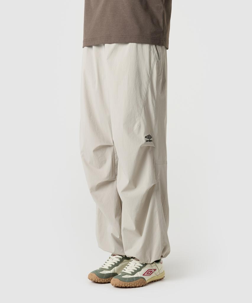 UMBRO Parachute Pintuck 2-Way Wide Pants Beige Ur223Cpt51 (A Type)