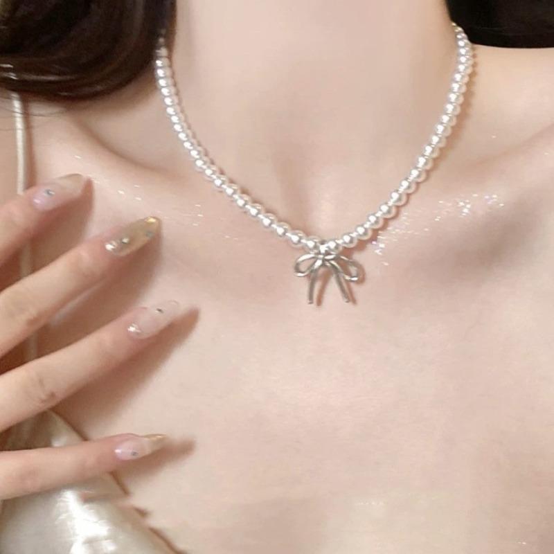 Real gold electroplated pearl beaded bow necklace niche versatile commuter collarbone chain fashion high-end jewelry women