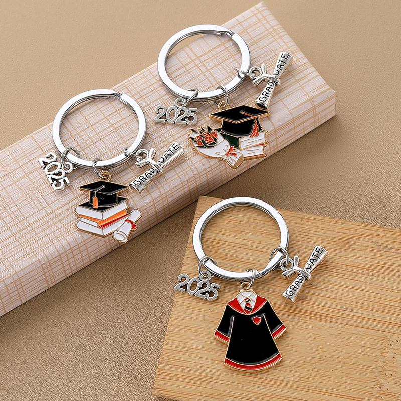 2/10 Pièces Porte-clés Cérémonie de Remise de Diplômes Mignon Créatif Chapeau de Diplômé Livre Robe Pendentif Porte-clés Cadeau Commémoratif Cérémonie de Remise de Diplômes