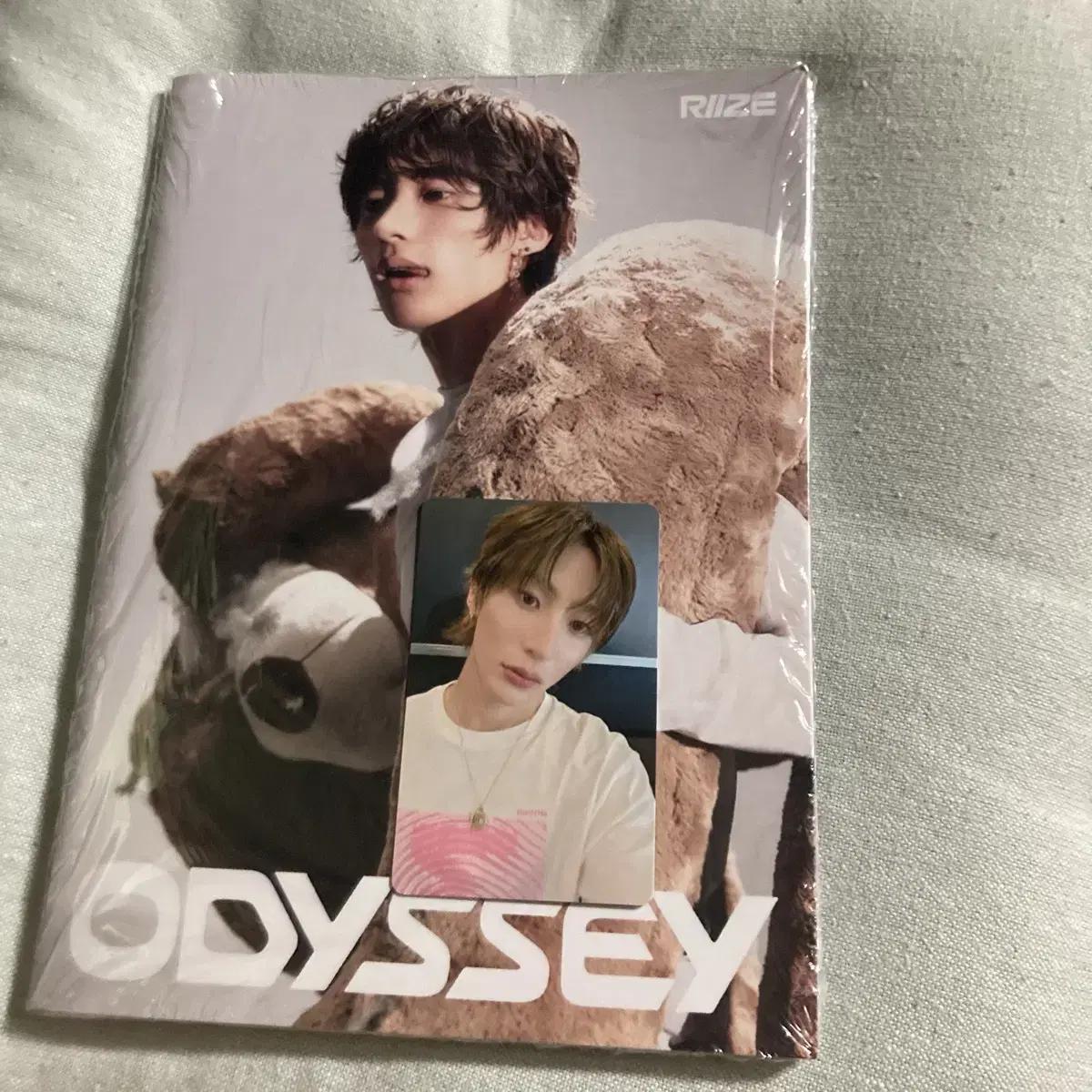 

RIIZE Альбомная фотокарточка Бэккая Чанён