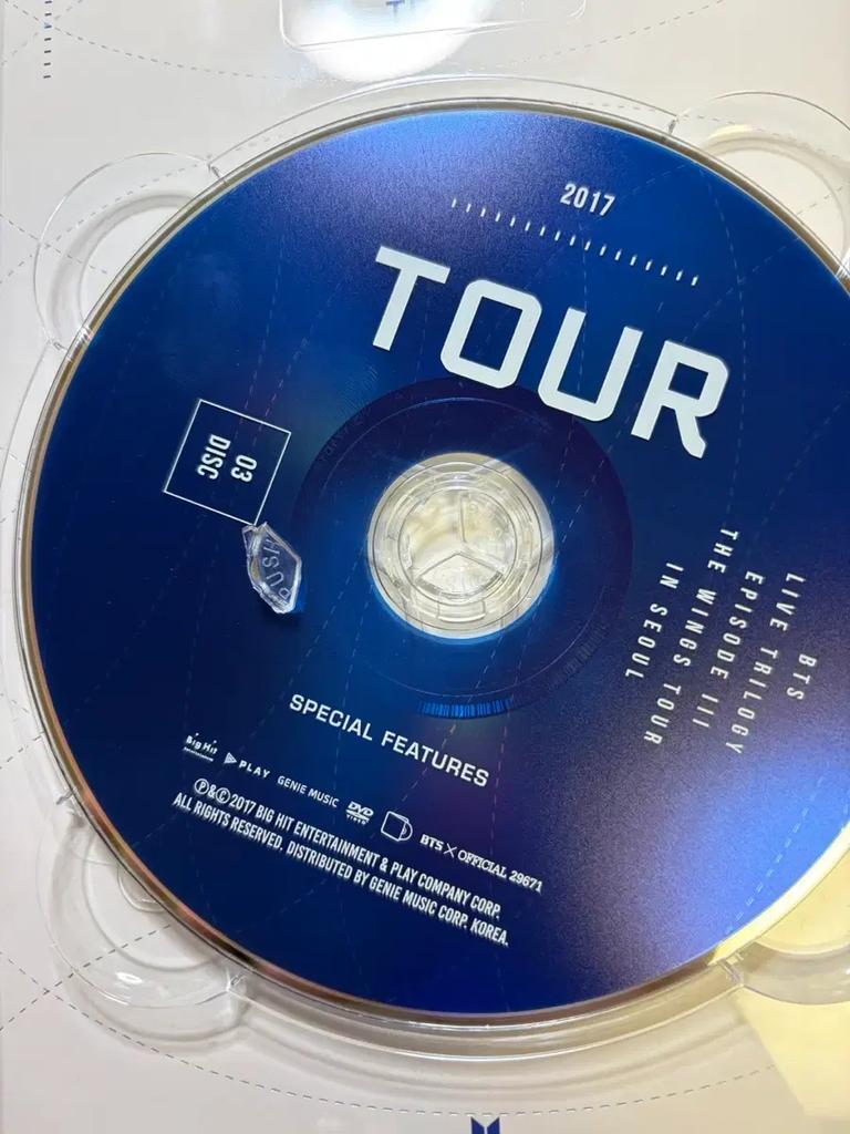 BTS Bangtan Wing Tour Divided Wing Scone Jungkook Poka Full Set with Poster Used