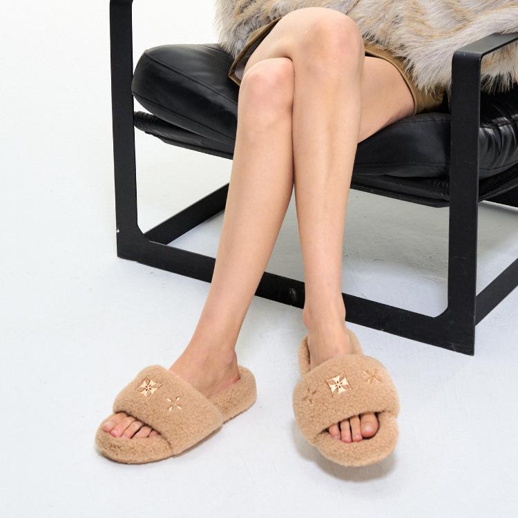 Fleece and thicker fashionable thick-soled fluffy slippers for women's outer wear 2025 autumn and winter new casual one-word drag casual women's shoes