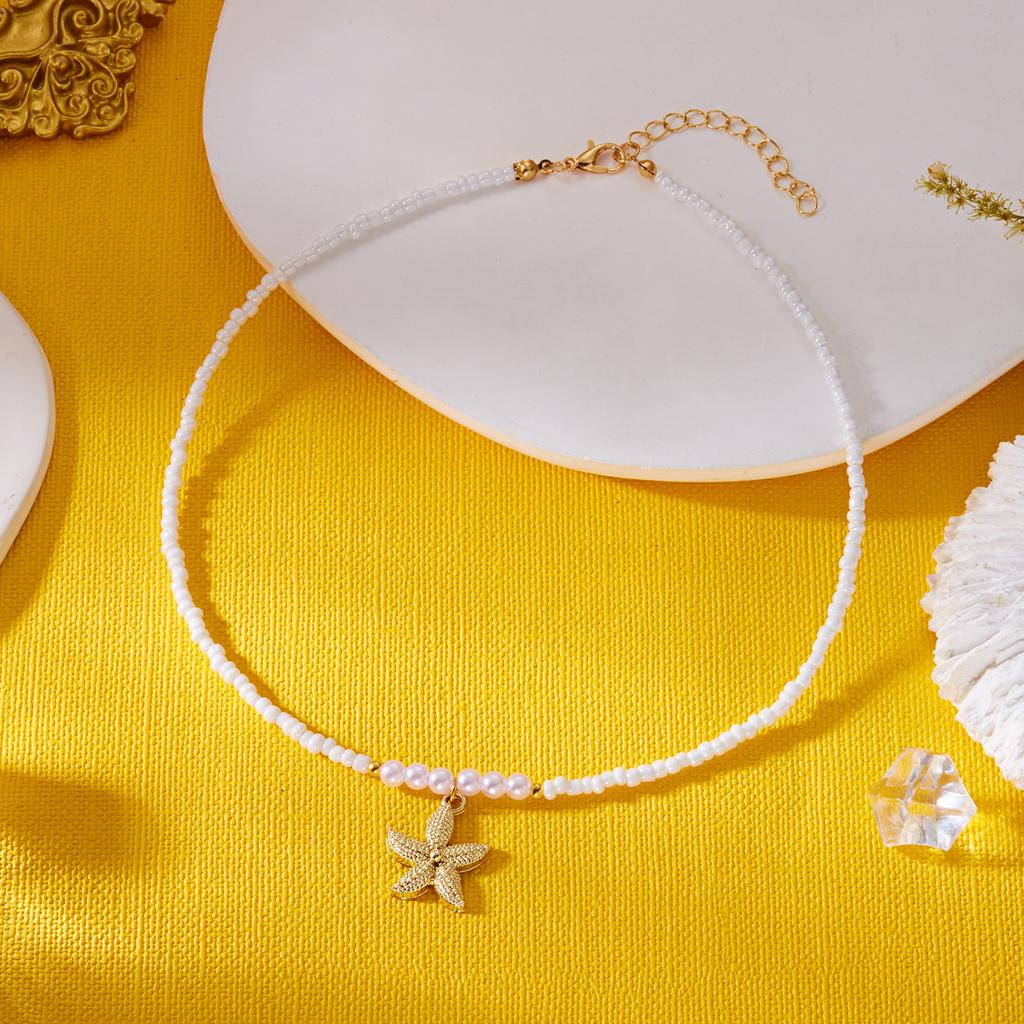 Boho Summer Beach White Beaded Necklace for Women Minimalist Silver Color Starfish Pendant Choker Perfect Vacation Jewelry Gift