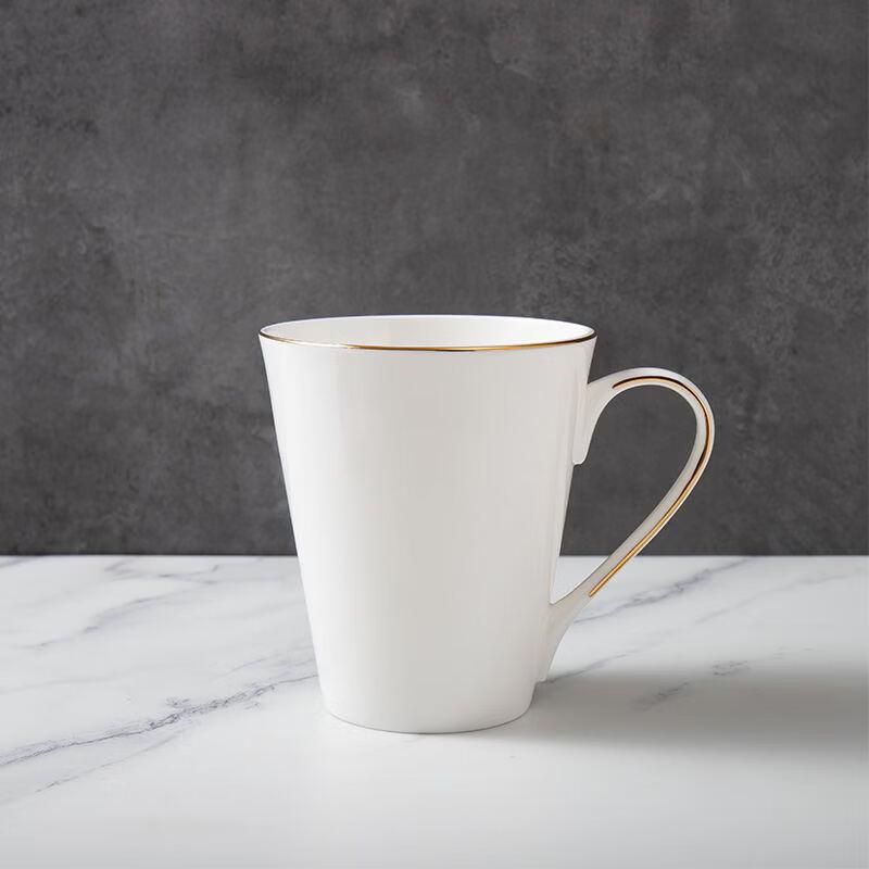 Набор кофейных кружек V-образной формы из костяного фарфора с золотым ободком