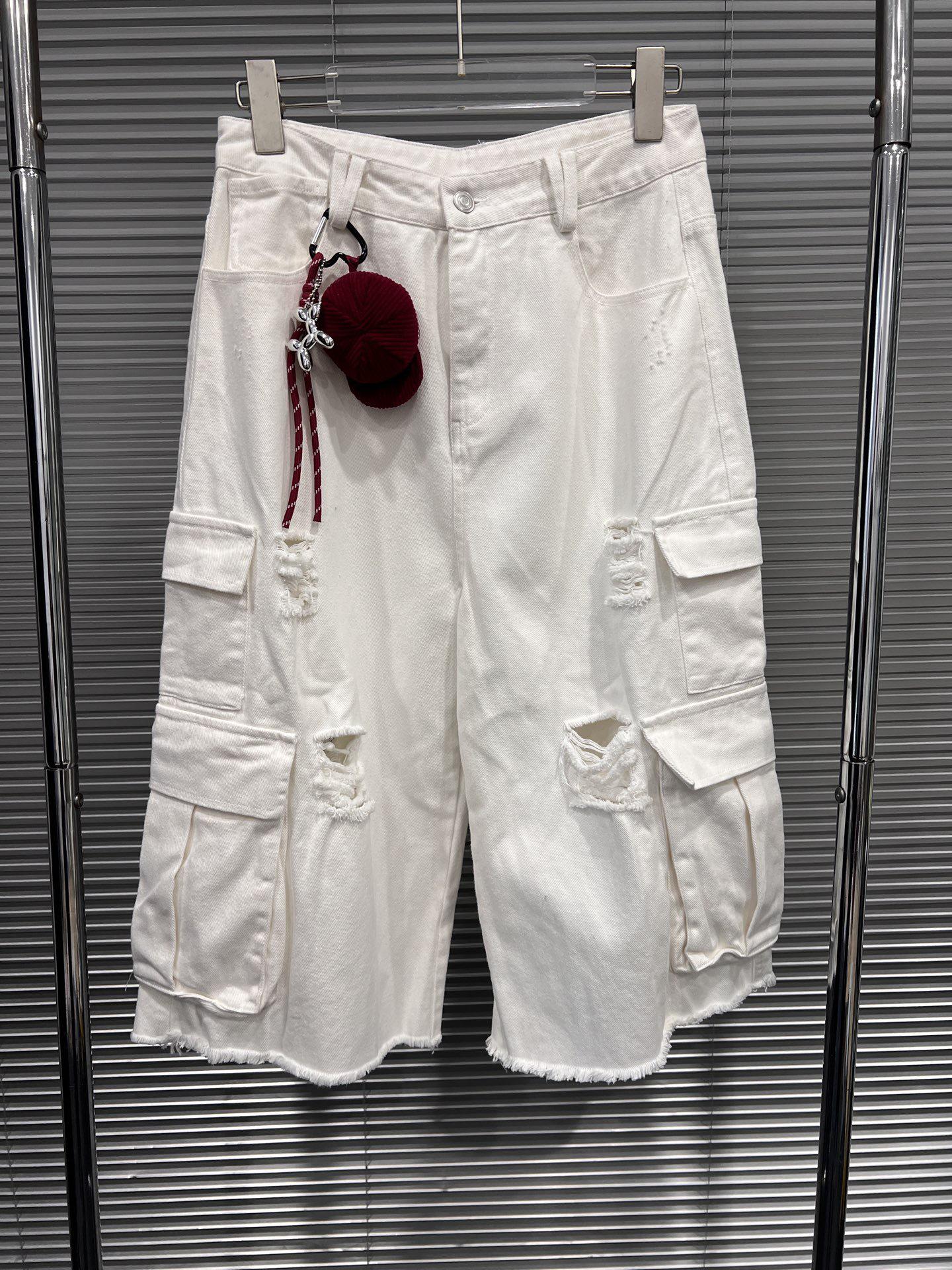 

Spring 2026 Niche Wide-Leg Cropped Jeans with Detachable Red Hat Pendant Medium белый